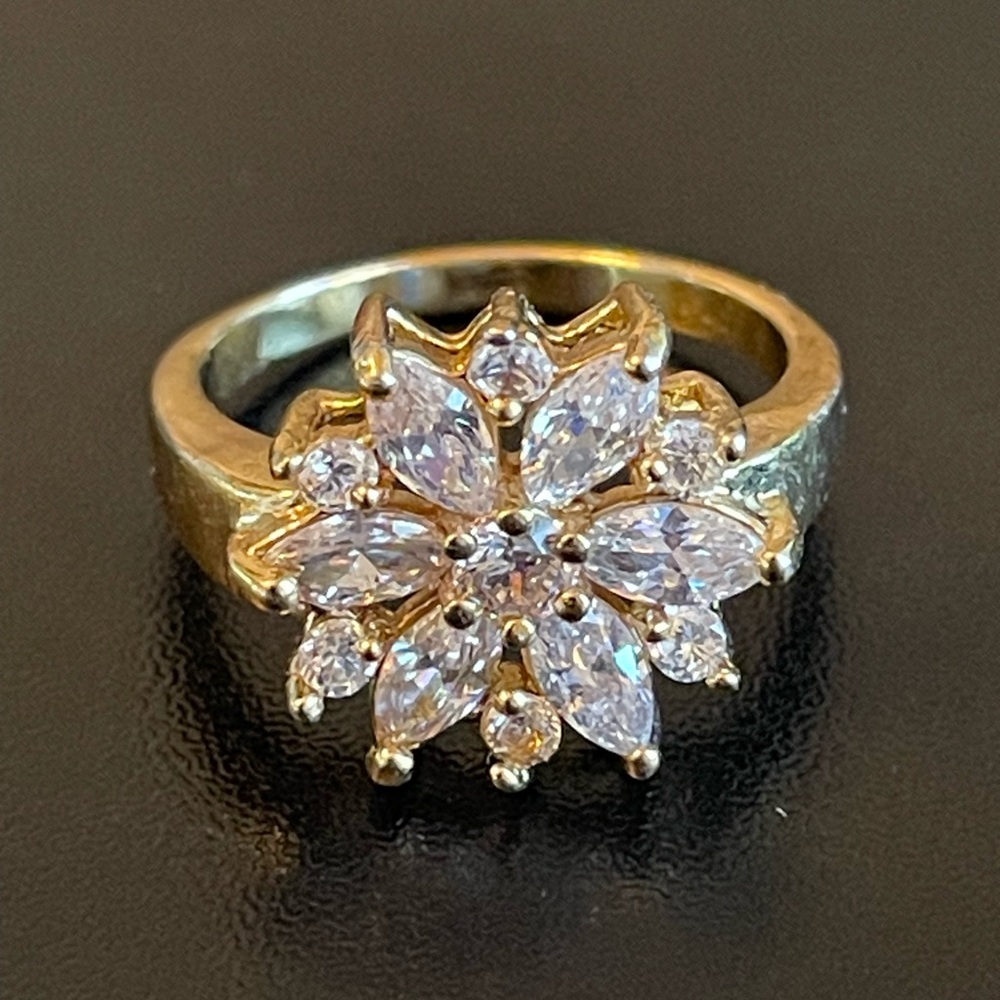 Austrian crystal flower 18k gold plated ring